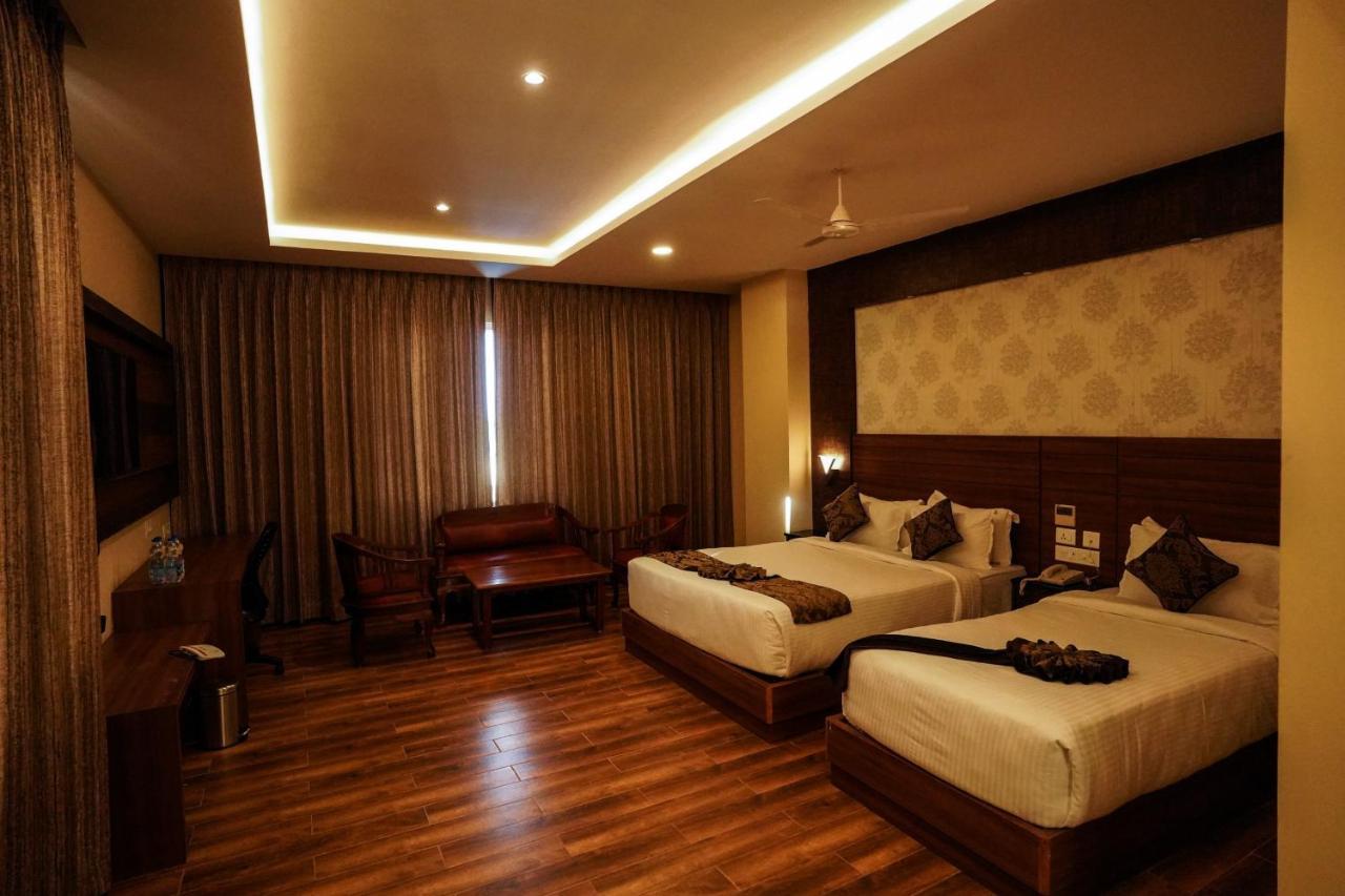 V Five Hotel Singapperumalkovil Экстерьер фото