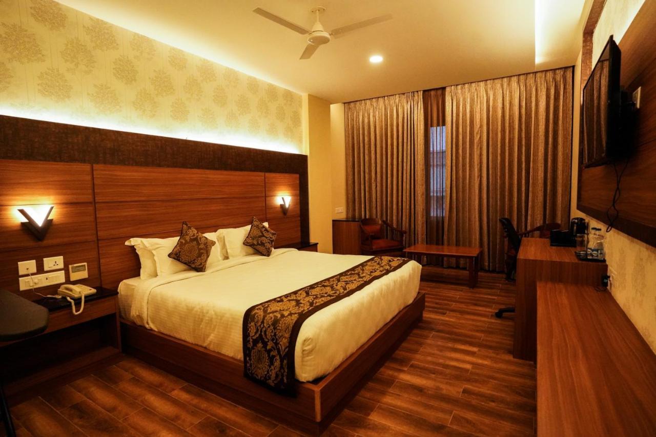 V Five Hotel Singapperumalkovil Экстерьер фото